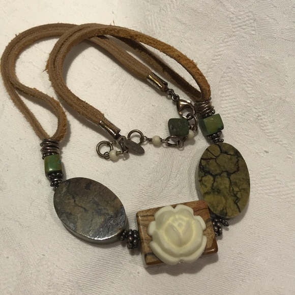 “Tryna”brand suede and stone necklace - Picture 9 of 9